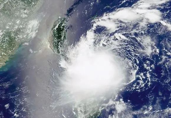 臺(tái)風(fēng)“潭美”來(lái)襲！東部和南部海域有大風(fēng)...